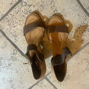 Born sandals, size 9M neutral color NWOB